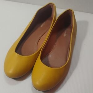 Via Mia Women's Size 7 Yellow Ballet Flats Made In Brazil